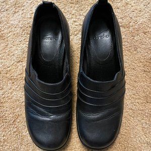 Dansko Clogs Like New